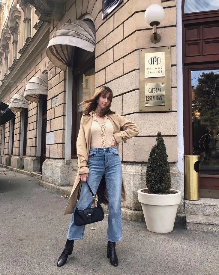 闯荡巴黎的Lily Collins 52秒换装20套，却被吐槽穿得土？