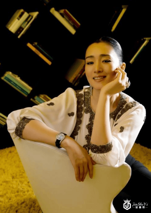 《花木兰》电影中主演们都佩戴什么手表，看完就知道
