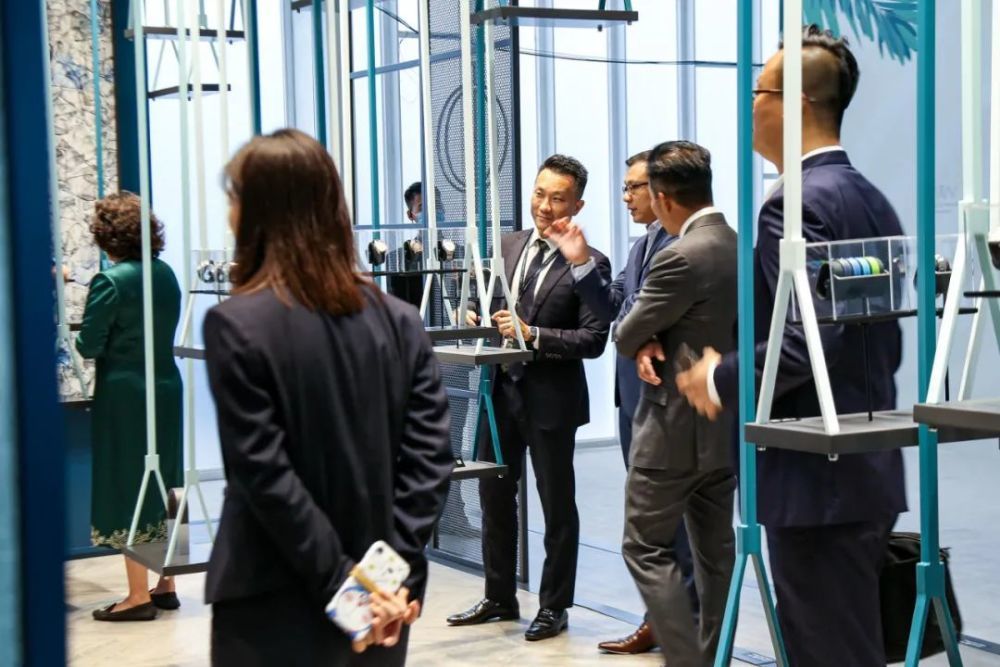 电商、网红、直播，奢侈品牌“寻路中国”