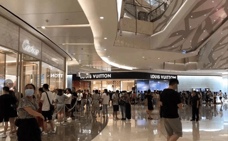 排队疯抢奢侈品？说好的9月涨价是“假消息”？