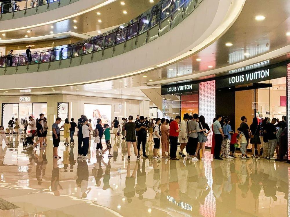 排队疯抢奢侈品？说好的9月涨价是“假消息”？