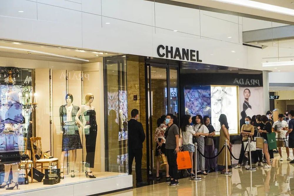 排队疯抢奢侈品？说好的9月涨价是“假消息”？