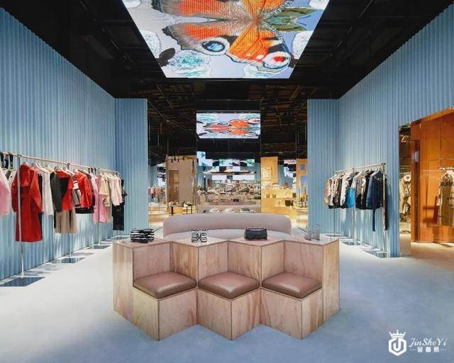 Burberry与腾讯展开技术合作，将在深圳开设奢侈品行业首家社交零售精品店
