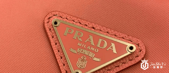 今年超火的Prada hobo，市场上竟有一半是假，这谁扛得住呀？