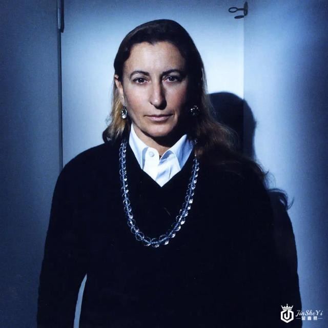 百年奢侈品大牌质量被吐槽？穿普拉达的女王也有秘密