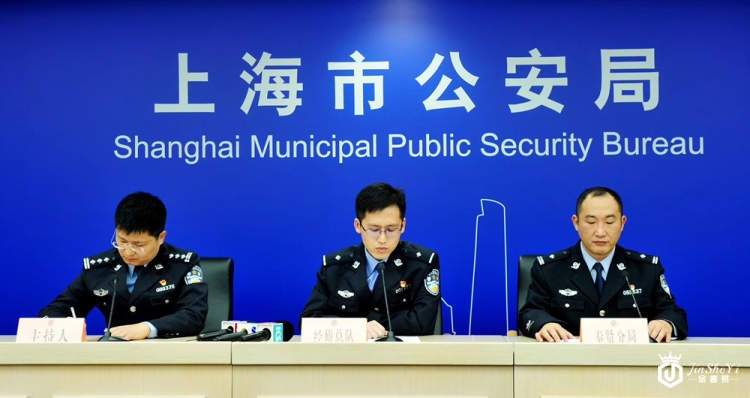 全国首例！上海警方侦破制售假冒“LV”等奢侈品箱包原材料案，涉案2亿余元！