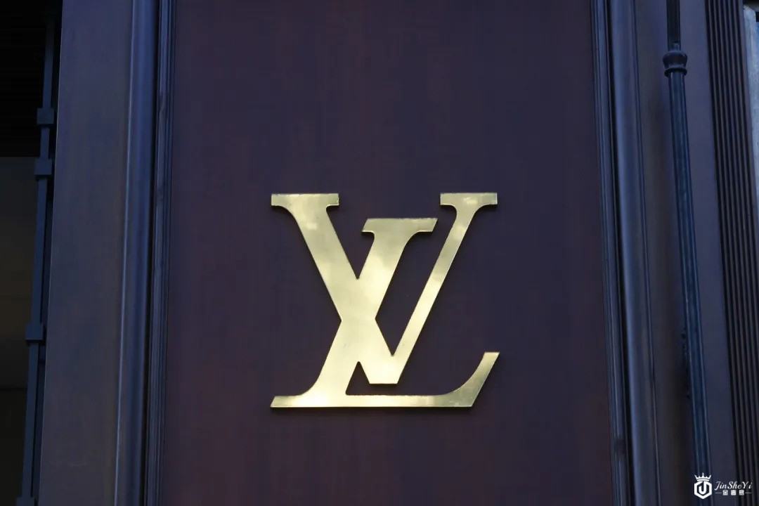 LV掌门人伯纳德·阿诺特：全球最大奢侈品帝国背后，世界首富的腥风血雨发家史