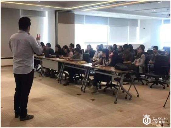 鉴定六起涉案奢侈品，中检中奢中心助力拱北海关打击走私