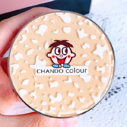 奢侈品频出“奇葩”周边的背后，到底蕴藏着什么营销逻辑？
