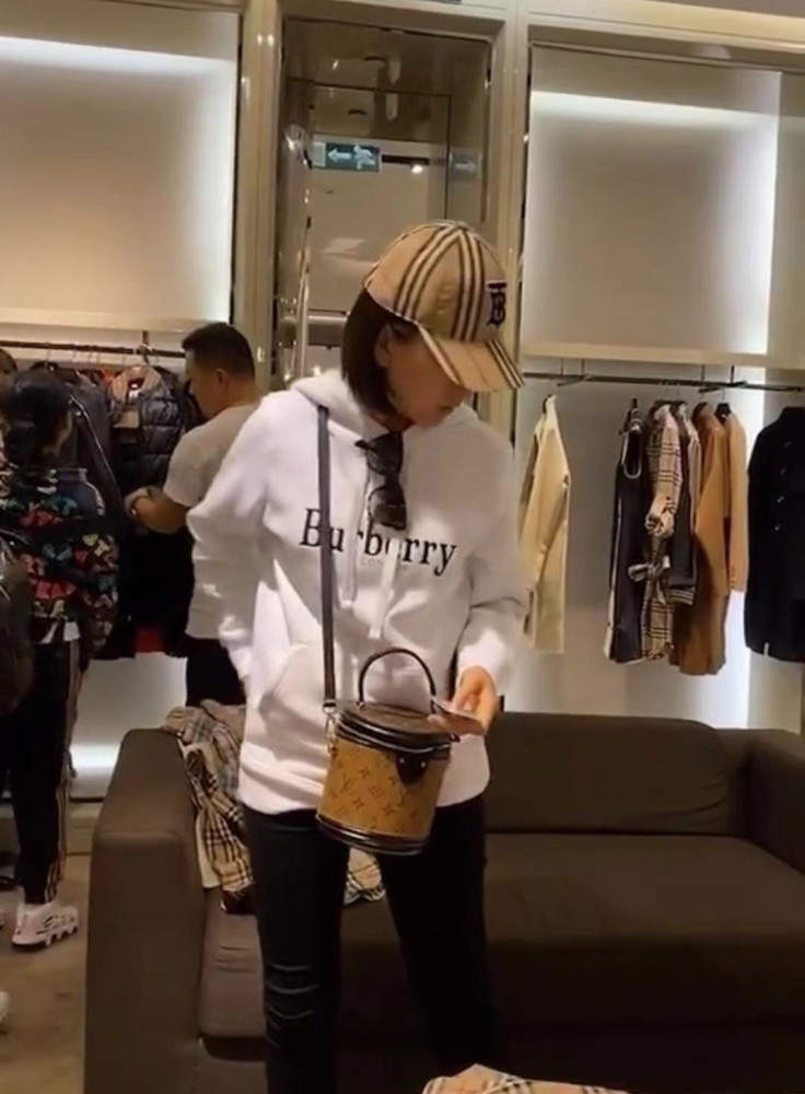 马苏被偶遇买奢侈品大秀圆规腿，与李小璐仍互关还是铁闺蜜？