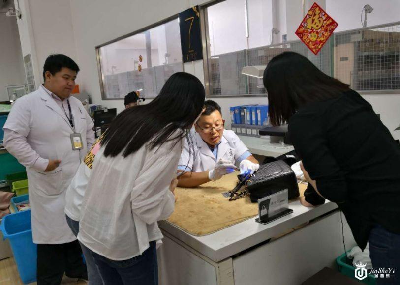 一年买8次奢侈品！年轻人实现买包自由，寺库黑科技成背后推手