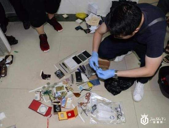 做微商亏钱瞄准别墅区 浙男子被抓时行李箱全是奢侈品