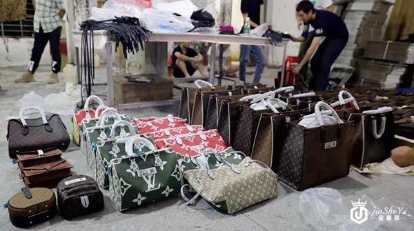 出国买LV也可能是假的？中阿警方破价值近18亿假奢侈品案