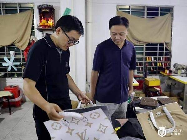 出国买LV也可能是假的？中阿警方破价值近18亿假奢侈品案