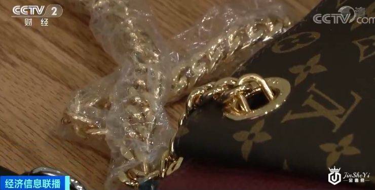 公安部破获18亿元假包大案！万元奢侈品成本一两百元