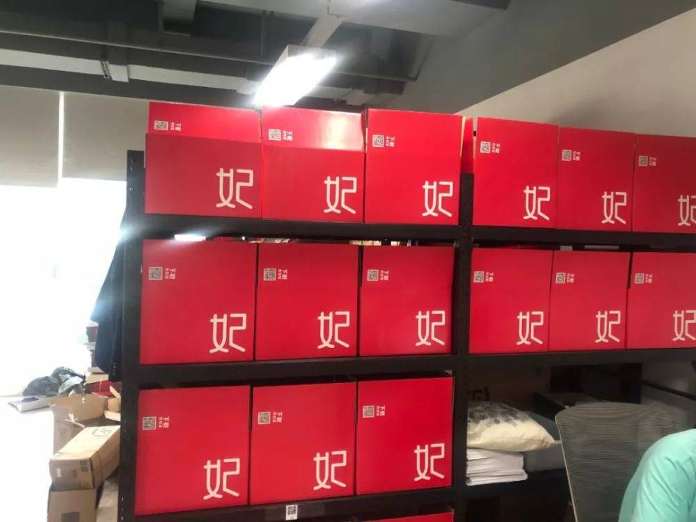 淘宝直播间卖二手奢侈品，月销一个亿