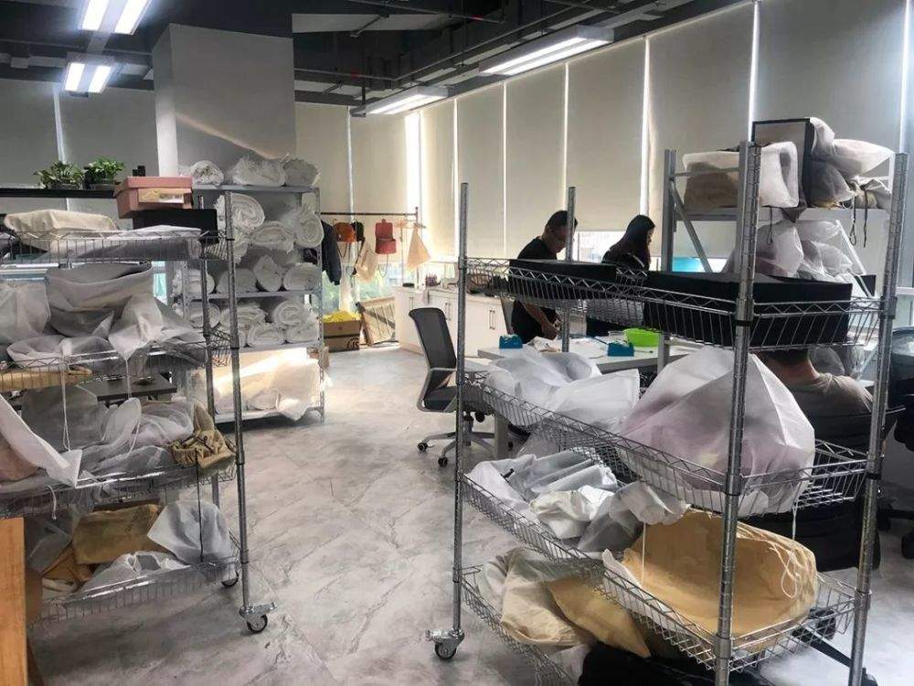 淘宝直播间卖二手奢侈品，月销一个亿