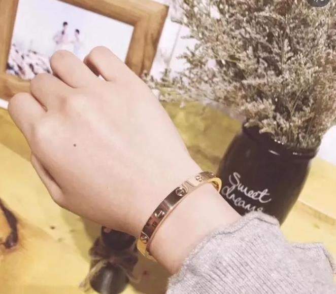 卡地亚和梵克雅宝的首饰哪个更值得买？