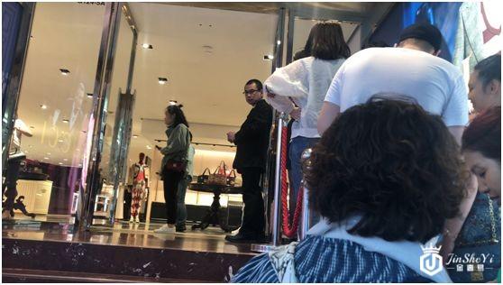 Prada也撑不住了！香港最大旗舰店将关门