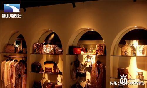 二手奢侈品店招服务员，不料招来个贼，瞄准香奈儿包包就能发财？