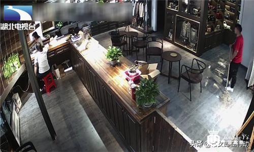 二手奢侈品店招服务员，不料招来个贼，瞄准香奈儿包包就能发财？