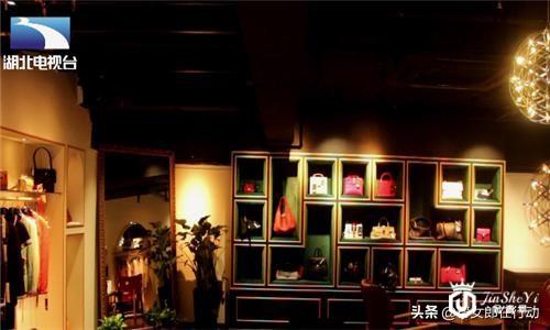 二手奢侈品店招服务员，不料招来个贼，瞄准香奈儿包包就能发财？