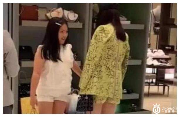 曝9岁王诗龄近照，身高快赶上妈妈李湘，买奢侈品贵妇范十足