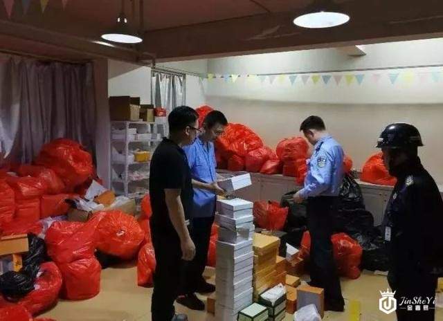 650%暴利！奢侈品代购造假黑幕上热搜，你还敢买？