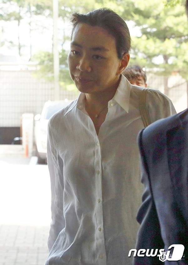 用自家飞机走私奢侈品260次，大韩航空会长妻女双双获刑