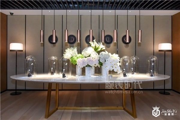 BAUME & MERCIER 名士表推出克莱斯麦女装腕表系列的全新时计