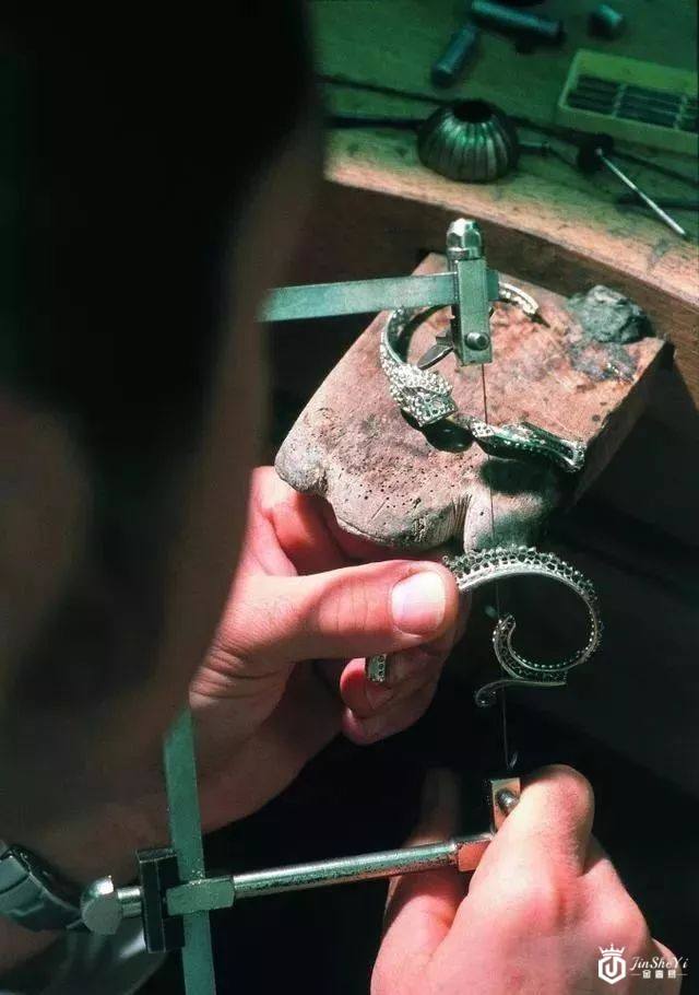 顶级珠宝雕琢技艺与顶尖奢侈工艺腕表的碰撞—卡地亚cartier
