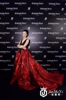 爱彼千禧系列女装腕表，展示现代女性的独特魅力