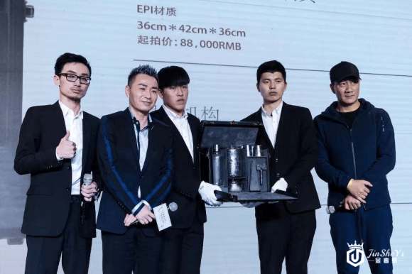 胖虎奢侈品助阵嫣然天使慈善晚宴，与李亚鹏、胡军一起分享爱