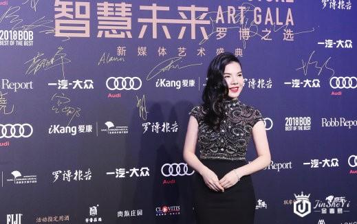 汪小菲现身奢侈品届的奥斯卡盛宴 著名钢琴家黄子芳现场助阵