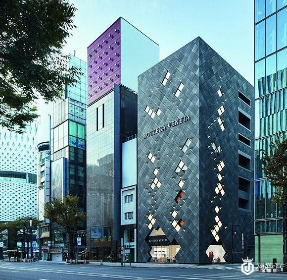 Dior和Valentino都去了东京走秀，日本为何又成了奢侈品抢滩地？