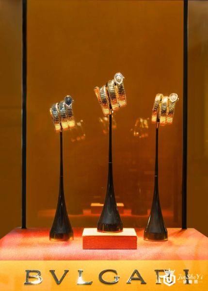 Bulgari LVCEA Tubogas光环腕表巡展重庆开展 逾30件古董腕表亮相