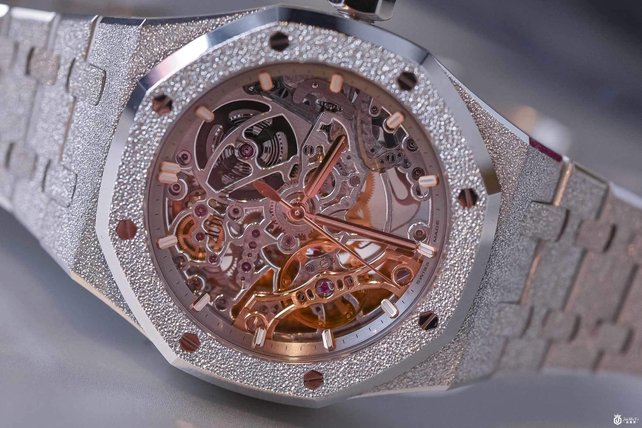 爱彼Audemars Piguet皇家橡树双摆轮镂空磨砂金腕表