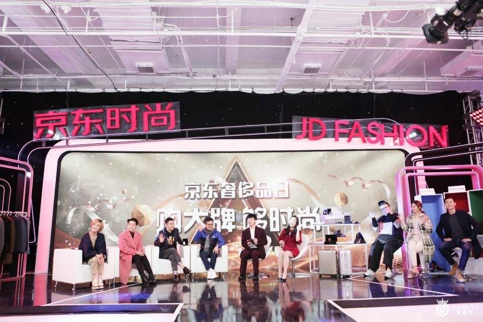 胡胜利变身时尚潮男直播首谈奢侈品 京东助力奢侈品牌释放新媒体营销能量