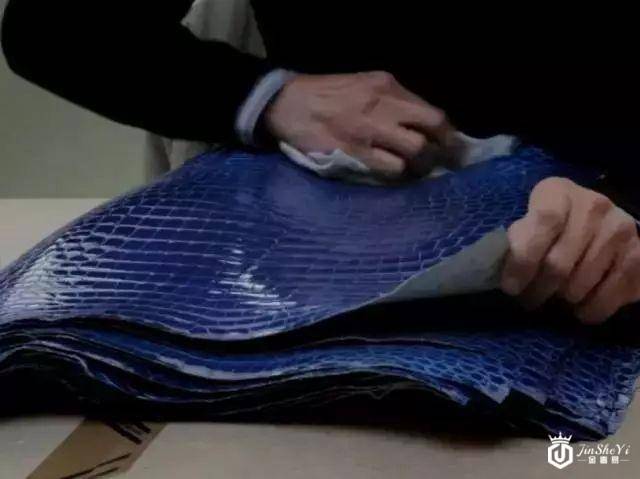 爱马仕鳄鱼皮铂金包『变态贵』究竟值在哪里？