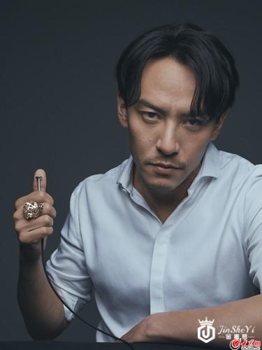 张震与卡地亚优雅合作深度升级 猎豹品格释放野性成熟男子力