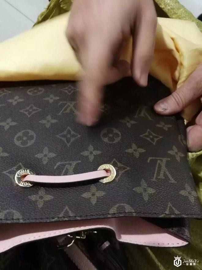 南京新街口居然售卖大量奢侈品假货