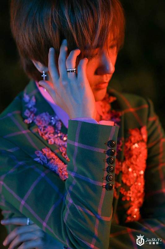 宝诗龙 (Boucheron) 携手Super Junior呈现全新单曲MV