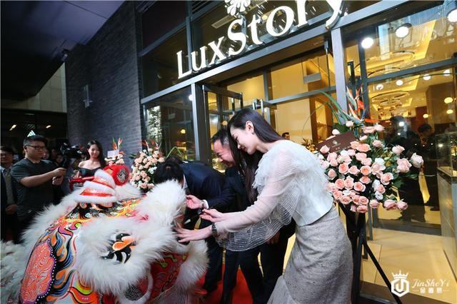 LuxStory中古奢侈品精品店北京坊盛装开业人气女星宋轶优雅出席
