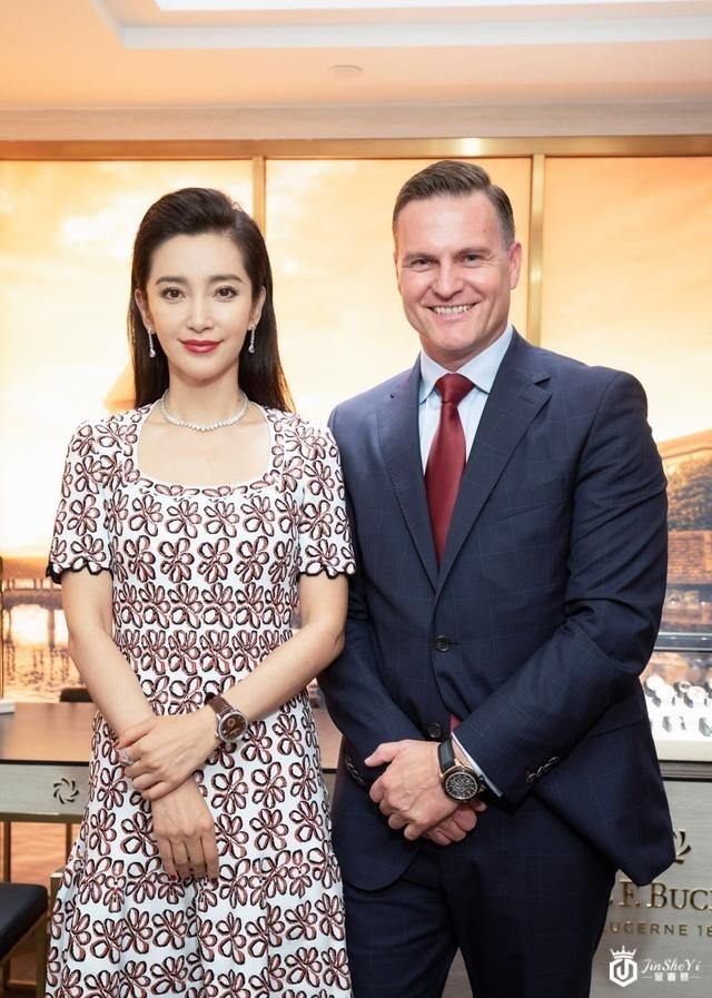 宝齐莱香港旗舰店开幕，李冰冰助阵马利龙陀飞轮腕表首发