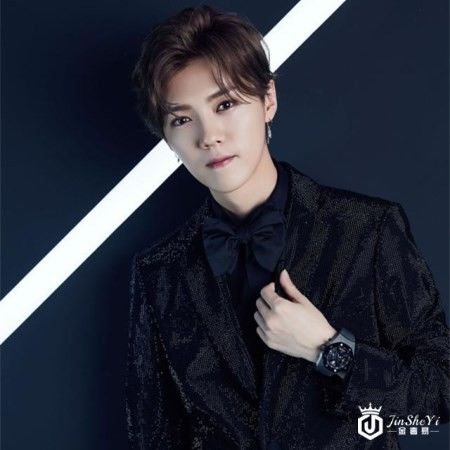 鹿晗代言了爱彼、而吴亦凡代言了宝格丽！