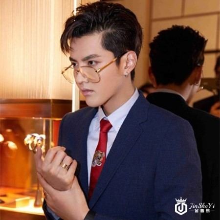 鹿晗代言了爱彼、而吴亦凡代言了宝格丽！