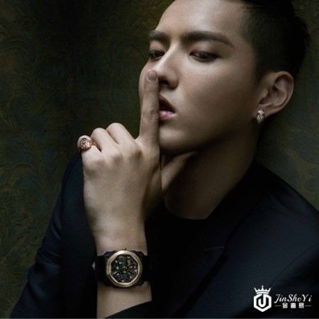 鹿晗代言了爱彼、而吴亦凡代言了宝格丽！