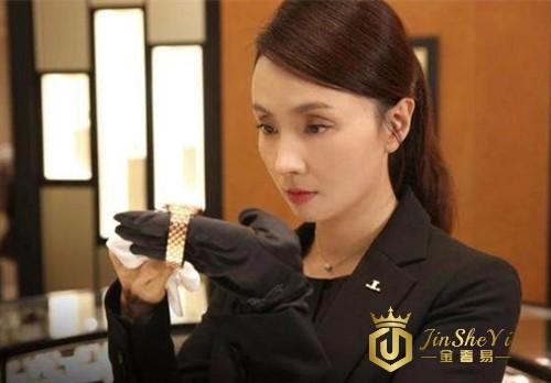 陶虹佩戴积家腕表现身威尼斯电影节 还是儿时的小龙女吗？